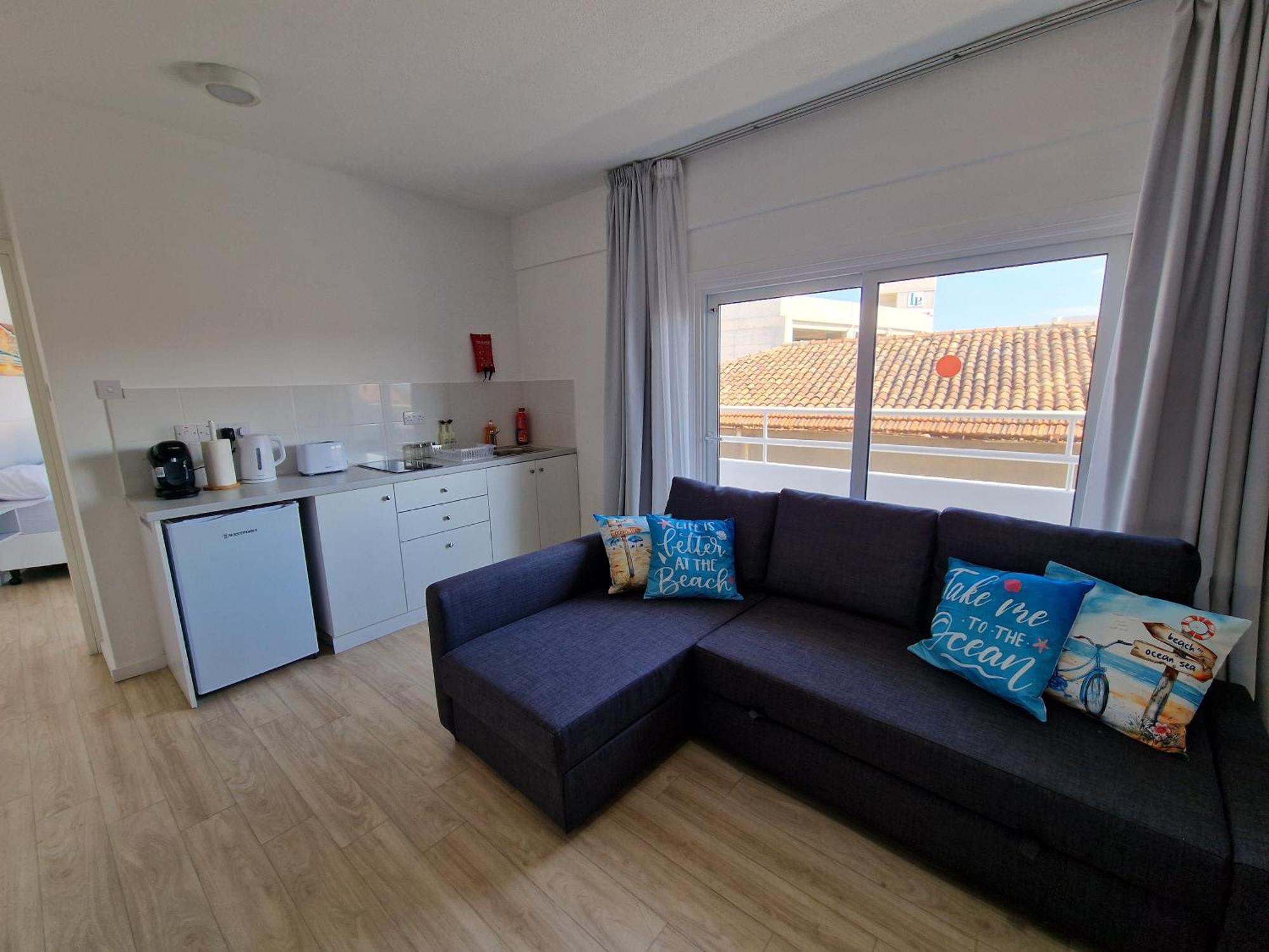 Kitieos Central Apts 100M From Finikoudes Beach Larnaca Luaran gambar