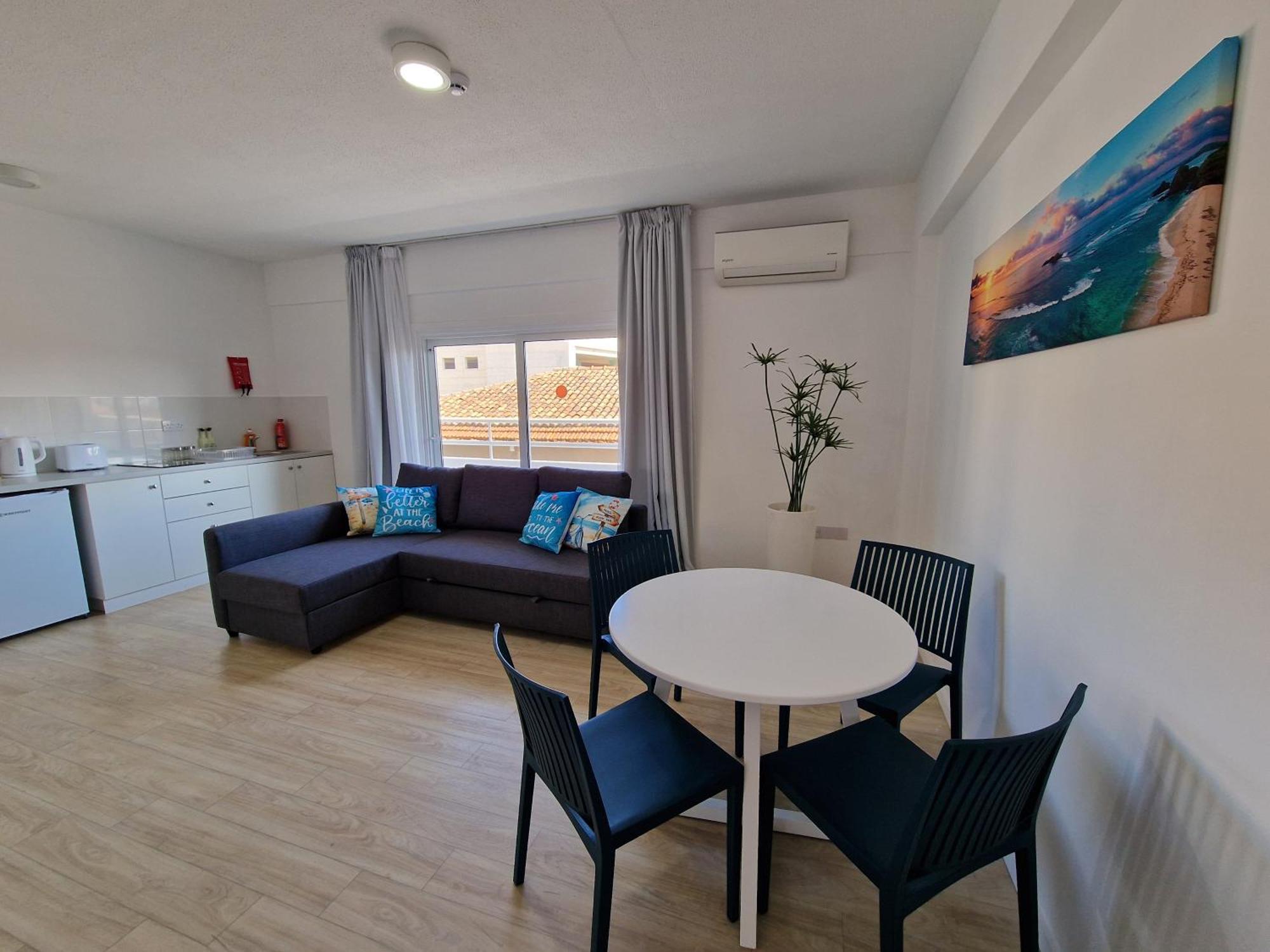 Kitieos Central Apts 100M From Finikoudes Beach Larnaca Luaran gambar