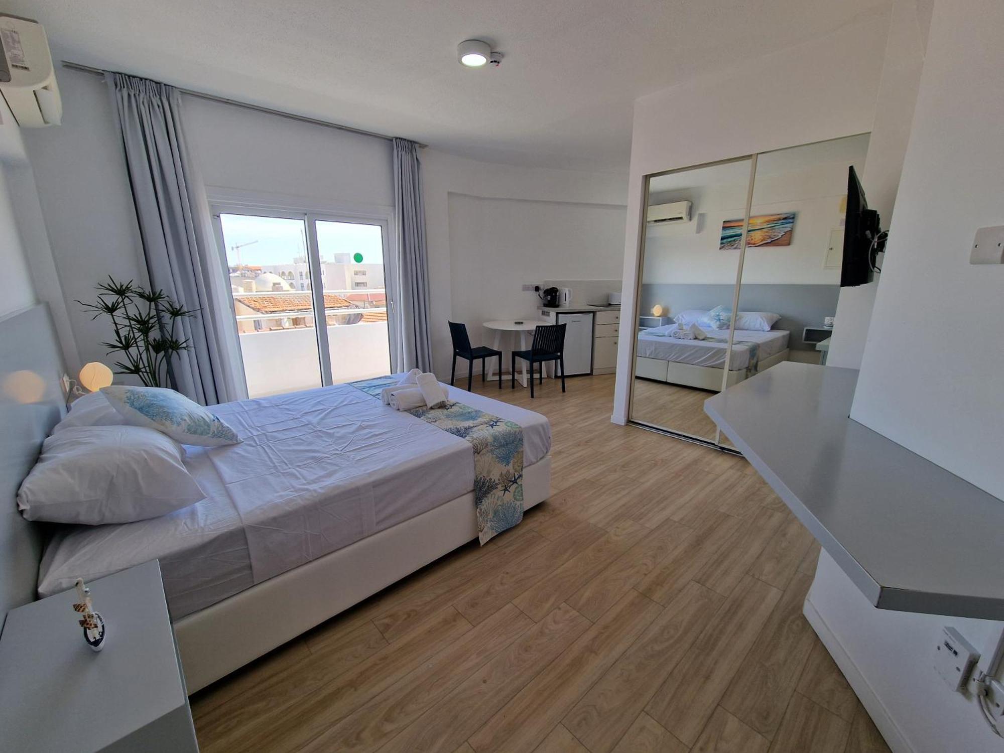 Kitieos Central Apts 100M From Finikoudes Beach Larnaca Luaran gambar
